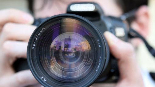 Médicos fotógrafos expõem imagens da sua “fuga às funções” entre a vida e a morte