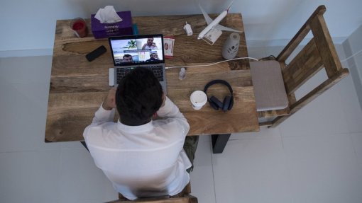 Covid-19/dois anos: Teletrabalho e desemprego jovem marcam mercado laboral