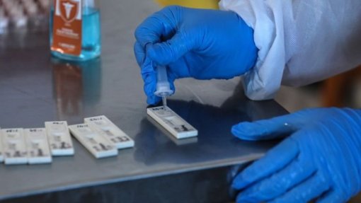 Covid-19 Oferta de centros de testes no Porto “ajustada” para sete unidades a partir de terça