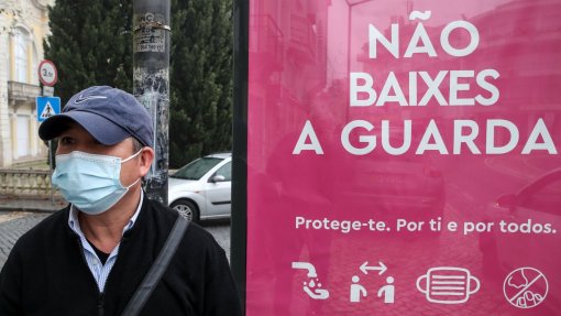 Covid-19/Dois anos: O cansaço, a falta de paciência e o &quot;negacionismo&quot; que afinal não é
