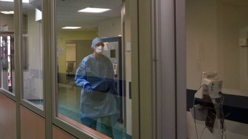 Covid-19/Dois anos: SNS volta a níveis pré-pandemia, mas falta recuperar o que a covid-19 suspendeu