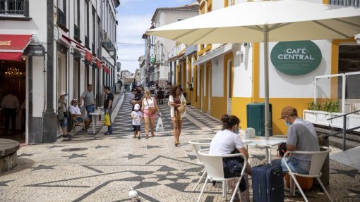 Covid-19: Governo dos Açores admite aliviar medidas já esta semana após análise da situação