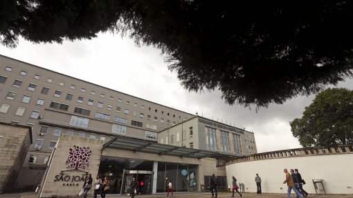 Covid-19: Bebé que esteve ligado à ECMO no hospital de São João já teve alta