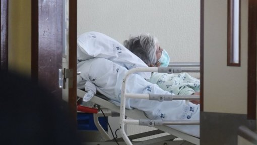 Covid-19: Internamentos baixam em dia com 12.234 novas infeções e mais 30 mortos