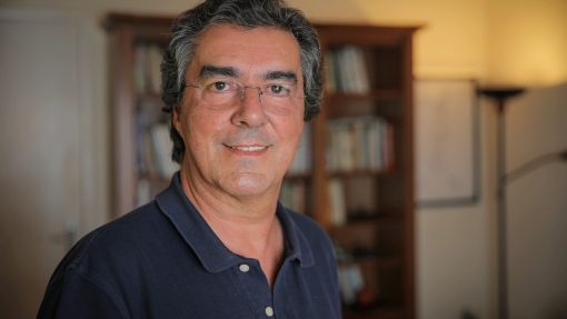 A solidão e a capacidade de estar só retratada em livro do psiquiatra João Carlos Melo