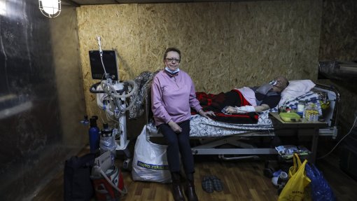 Ucrânia: De médico a paciente nas caves do Hospital de Jitomir