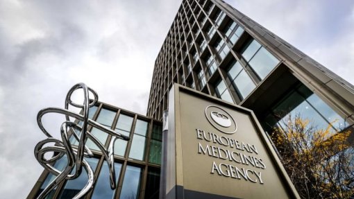 Covid-19: EMA conta ter dados sobre vacinas contra variante Ómicron entre abril e julho