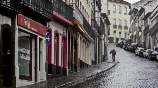 Grupos Ocidental e Central dos Açores com aviso amarelo por causa da agitação marítima