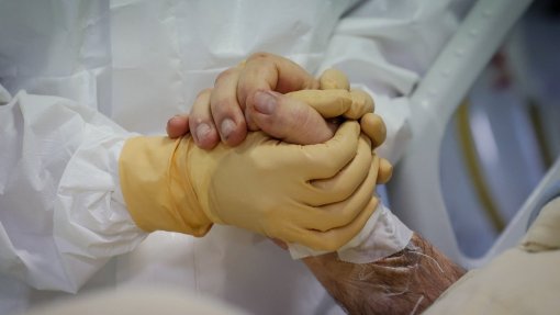Personalidades da saúde debatem o humanismo na medicina