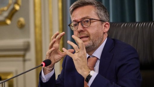 Câmara de Lisboa quer ter competências na educação e saúde, mas com verbas suficientes - Moedas