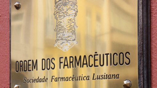 Ucrânia: Ordem cria programa para apoiar e integrar farmacêuticos refugiados em Portugal