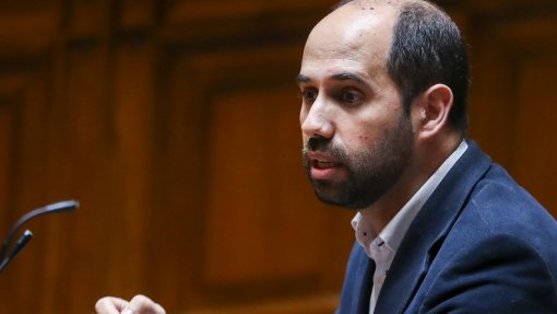 Governo: Bloco espera para ver qual o disco que vai tocar e a música que governantes vão dançar