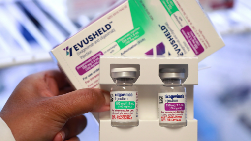 Covid-19: EMA dá `luz verde´ a medicamento da AstraZeneca para prevenir a doença