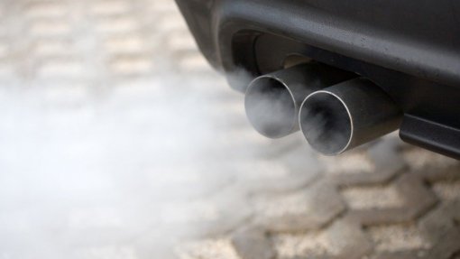 Confinamentos reduziram poluição atmosférica na Europa mas gases nocivos persistem