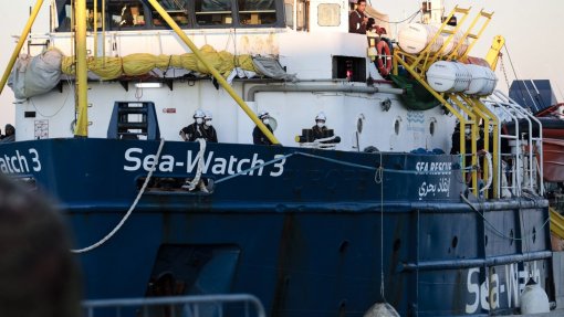 Sea Watch resgata 210 migrantes e denuncia mais um naufrágio