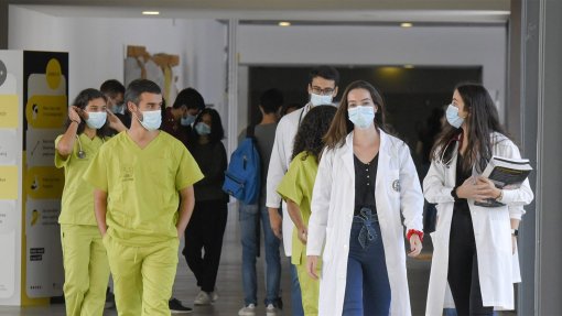 Cerca de 3.350 estudantes de Medicina estiveram envolvidos no combate à pandemia
