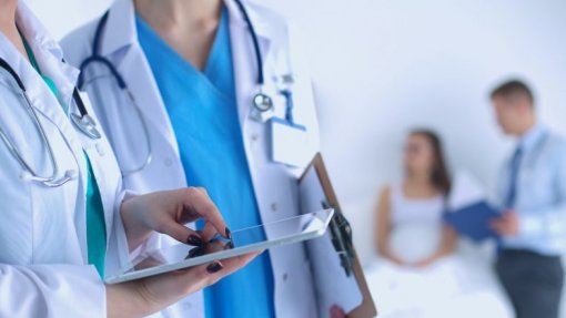 Falta de profissionais de saúde transversal a todo o sistema de saúde
