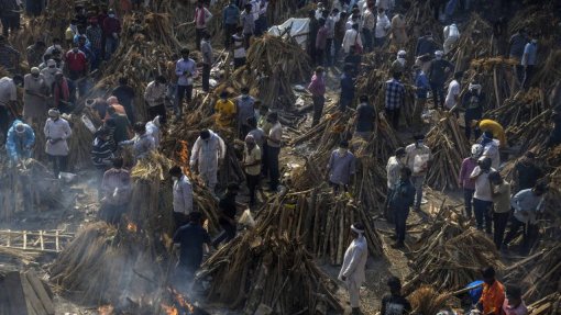 Covid-19: India contesta estudo da OMS que estima mais de 4 milhões de mortos no país