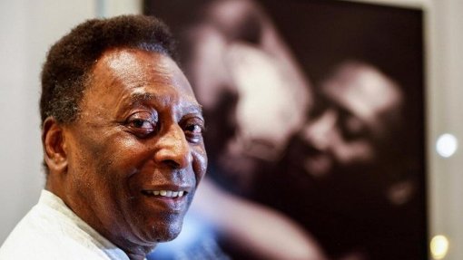 Pelé de novo hospitalizado para tratamento do cancro do cólon