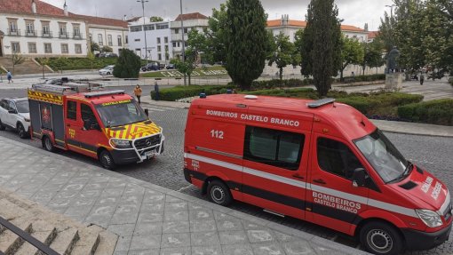 Bombeiros de Castelo Branco recebem duas viaturas de transporte de doentes