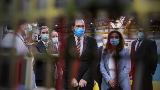 João Costa remete decisão sobre máscaras nas escolas para Conselho de Ministros