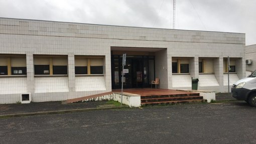 Utentes exigem obras urgentes na extensão de saúde de Vila Nova de Santo André