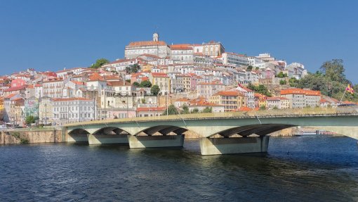 Região de Coimbra exige &quot;processo de descentralização de competências dialogante&quot;