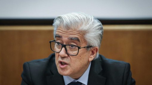 Governo diz que está a fazer &quot;um esforço&quot; para ter mais profissionais de saúde