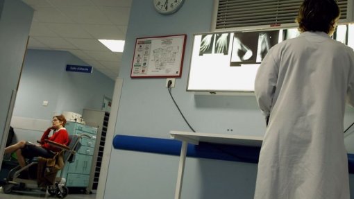 Regulador pede aos centros de saúde e hospitais medidas para cumprir tempos de resposta