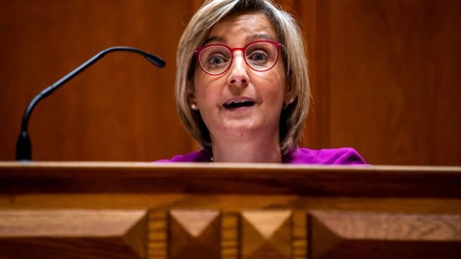 Ministra recusa intenção de penalizar profissionais que tenham assistido mulheres que recorrem a IVG