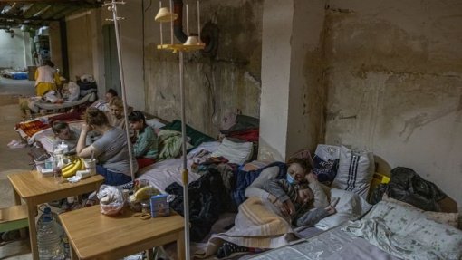 Ucrânia: Kiev diz que 101 hospitais foram destruídos por bombardeamentos russos