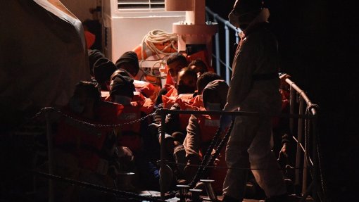 Navio da Médicos Sem Fronteiras resgata mais 111 migrantes