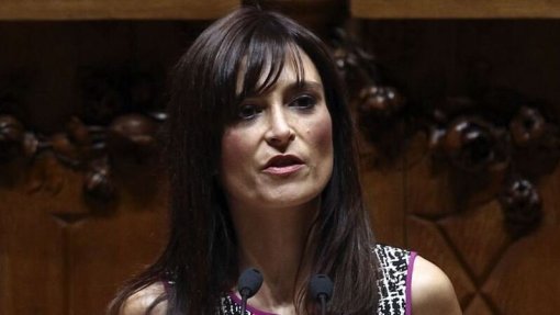Deputadas do PS questionam e advertem Marta Temido sobre livre recurso ao aborto