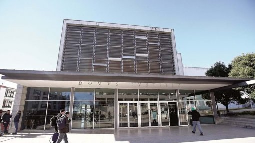 Covid-19: Surto no Tribunal de Almada com 40 casos confirmados