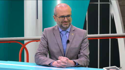 Faltam psicólogos nas Flores para acompanhamento da população em &quot;várias valências&quot; - Bastonário