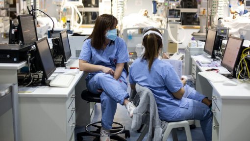 Covid-19: Hospitais do Grande Porto admitem pressão e abriram ou ponderam mais vagas