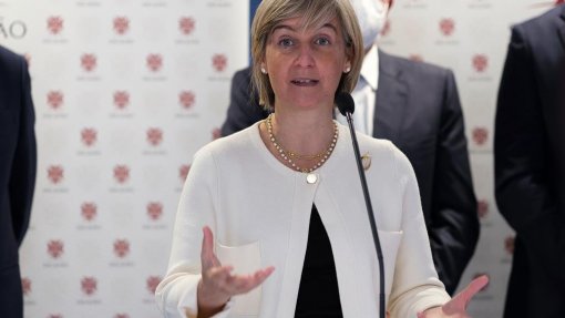 Covid-19: Ministra afasta para já máscara obrigatória e testes gratuitos em farmácias