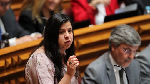 OE2022: Aprovada proposta do PAN para contratação de intérpretes de língua gestual para o SNS