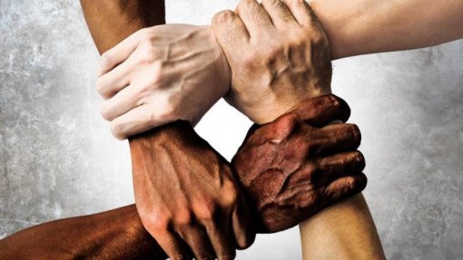 Covid-19 reforçou racismo e discriminação em 2021 - Conselho da Europa