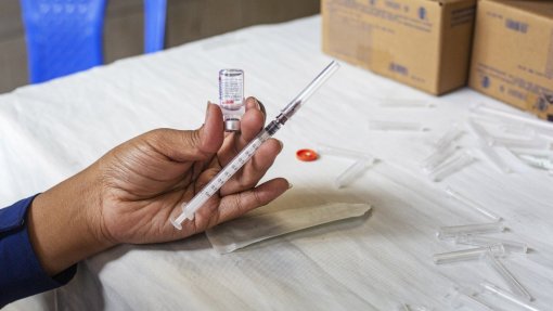 Covid-19: Vacinas adaptadas devem chegar em setembro, de 2.ª geração só em 2023 - EMA
