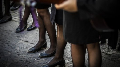 Dois terços dos caloiros universitários tristes e deprimidos uma vez por mês - estudo