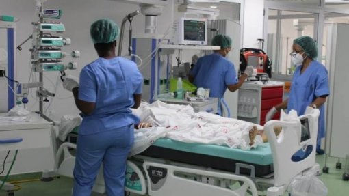 Equipa portuguesa apoia primeira Unidade de Cuidados Intensivos de Cabo Verde