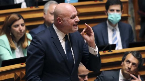 PSD pede substituição de ministra da Saúde, Costa assume responsabilidade por tudo no Governo
