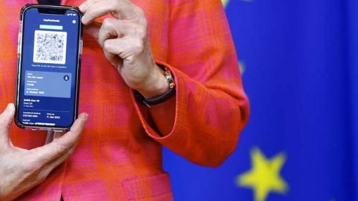 Covid-19: Parlamento Europeu aprova renovação de certificado da UE até junho de 2023
