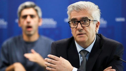 Secretário de Estado acusa IL de “fúria privatizadora” do SNS