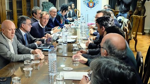 Fórum critica medida do Governo e diz que solução passa por reter médicos de família