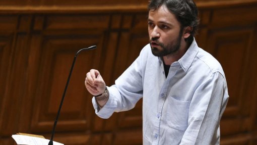 Covid-19: BE questiona Governo sobre atrasos no pagamento dos subsídios por doença