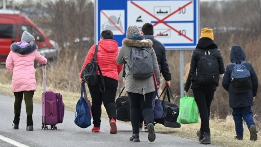 Eurodeputado espanhol defende que a UE tem de tratar todos refugiados da mesma maneira