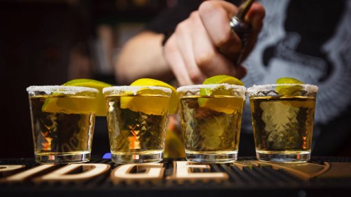 Câmara de Lisboa vai sensibilizar comerciantes para venda de bebidas a menores
