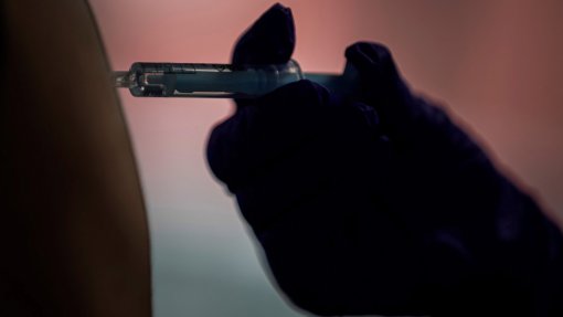 Covid-19: Estudo pioneiro identifica alterações na menstruação por causa das vacinas